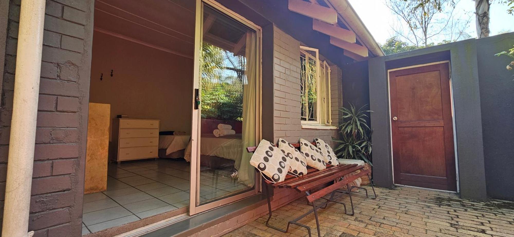 Old Vic Travellers Inn Nelspruit Mbombela ภายนอก รูปภาพ