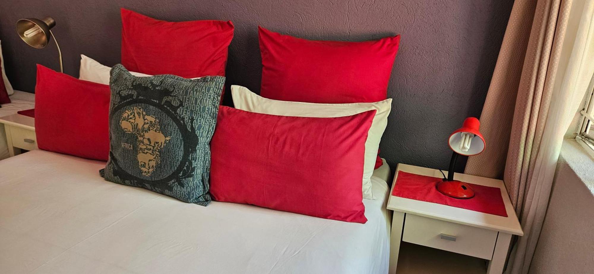 Old Vic Travellers Inn Nelspruit Mbombela ภายนอก รูปภาพ