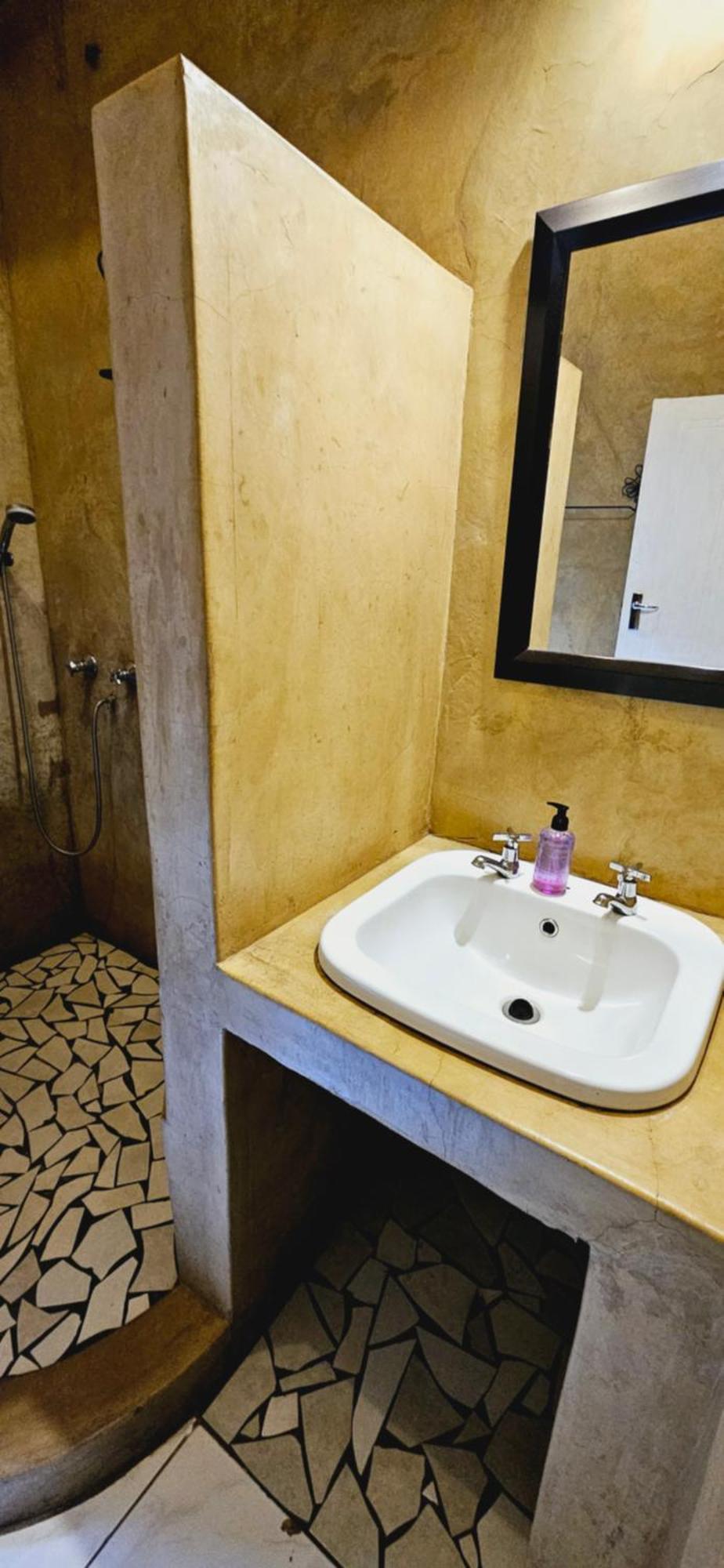 Old Vic Travellers Inn Nelspruit Mbombela ภายนอก รูปภาพ