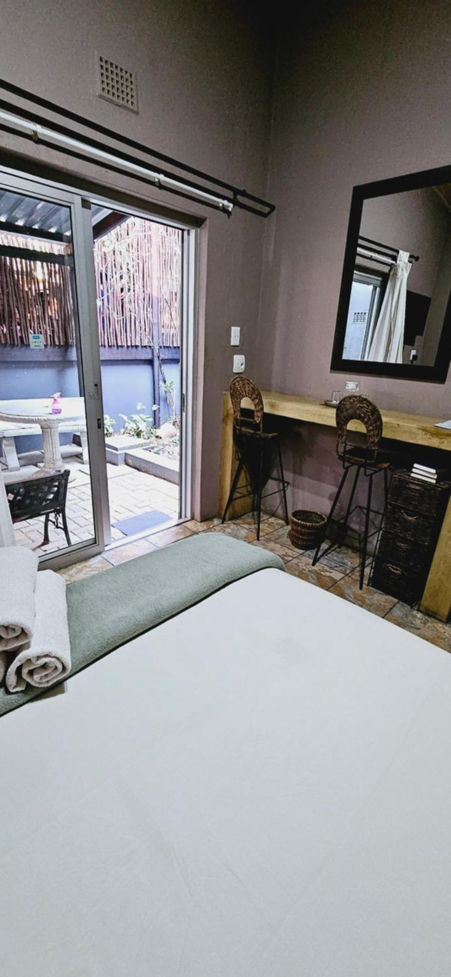 Old Vic Travellers Inn Nelspruit Mbombela ภายนอก รูปภาพ