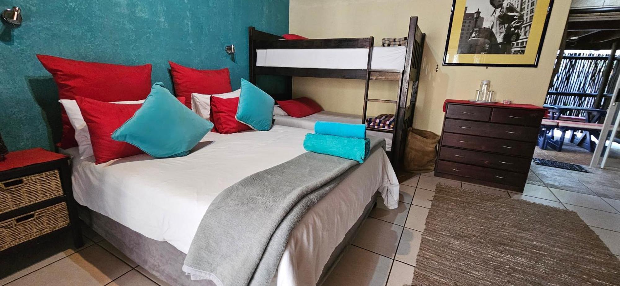 Old Vic Travellers Inn Nelspruit Mbombela ภายนอก รูปภาพ
