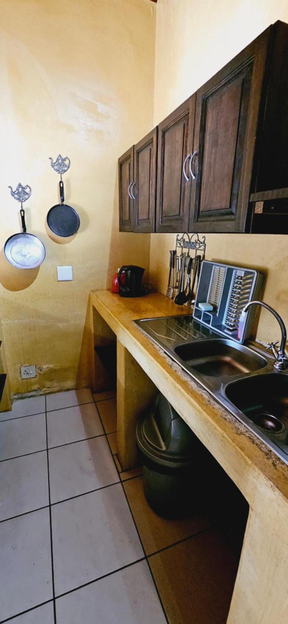 Old Vic Travellers Inn Nelspruit Mbombela ภายนอก รูปภาพ