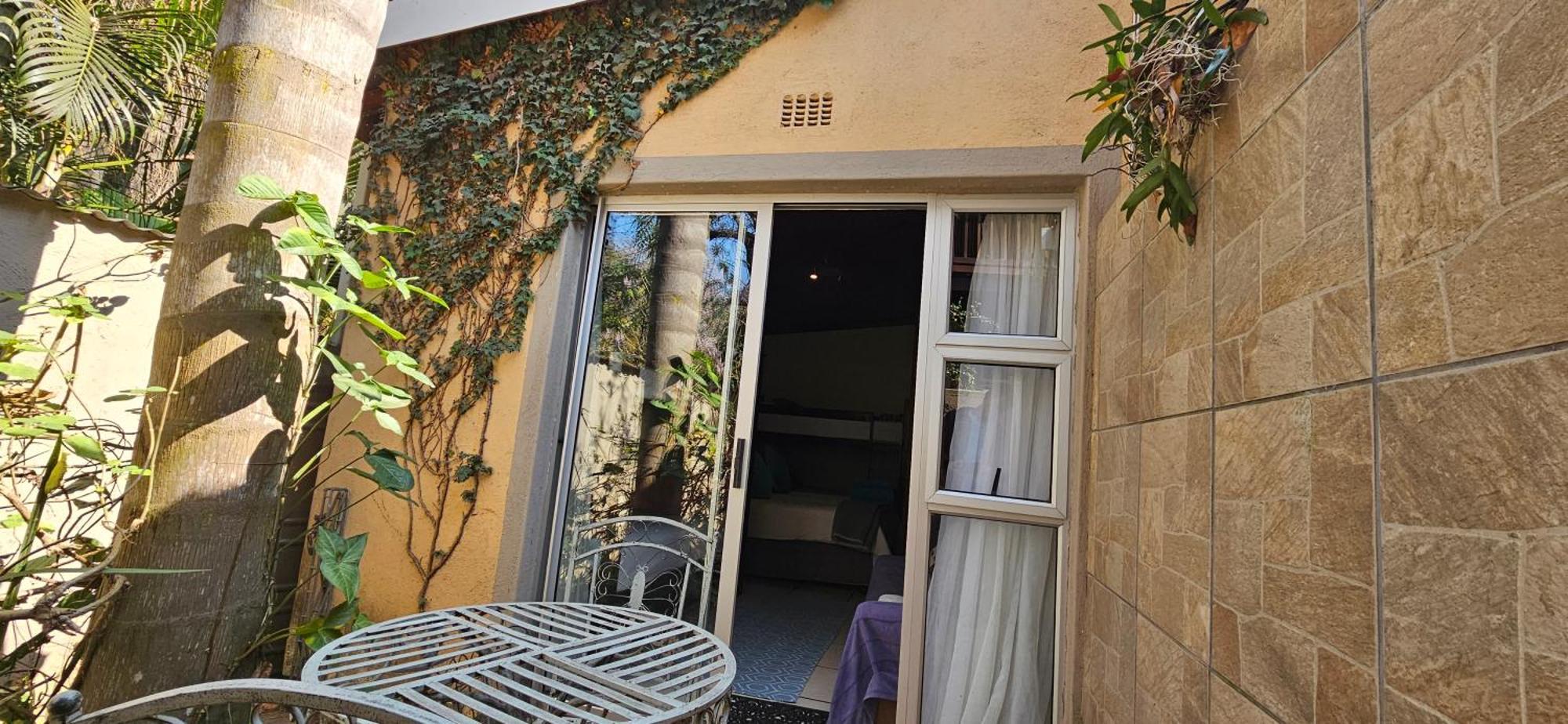 Old Vic Travellers Inn Nelspruit Mbombela ภายนอก รูปภาพ