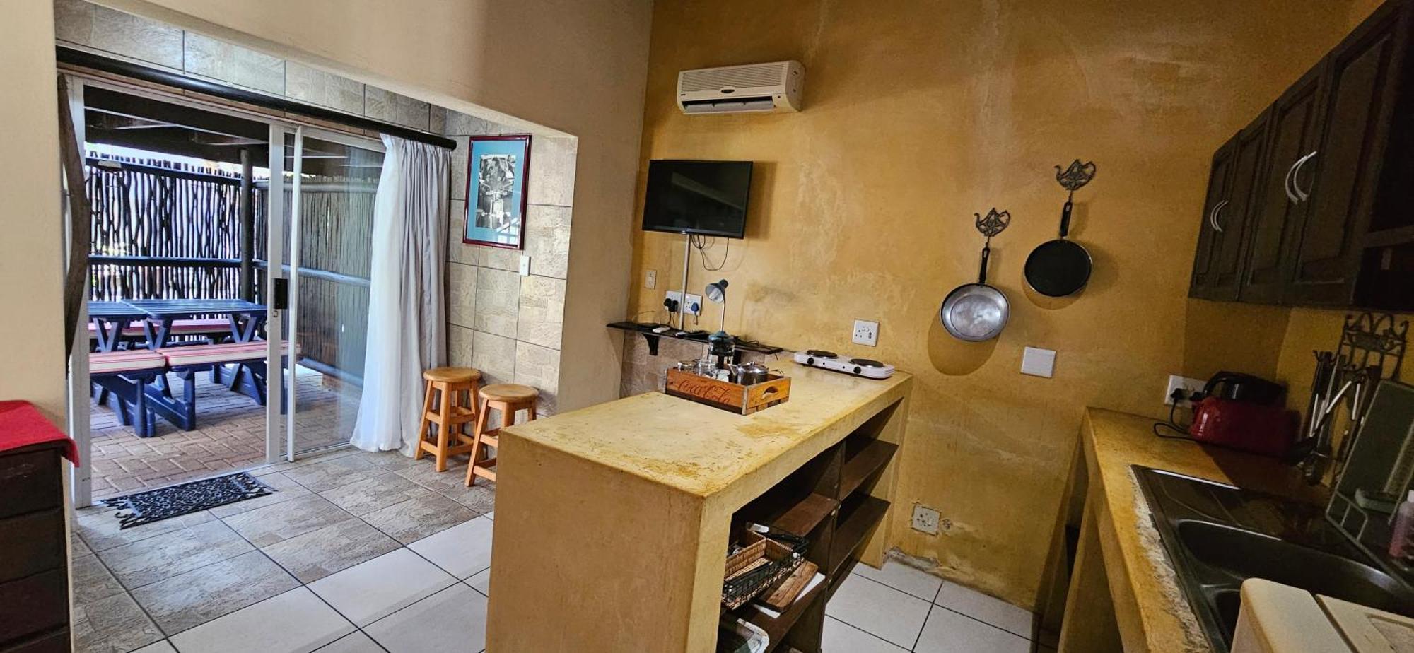 Old Vic Travellers Inn Nelspruit Mbombela ภายนอก รูปภาพ