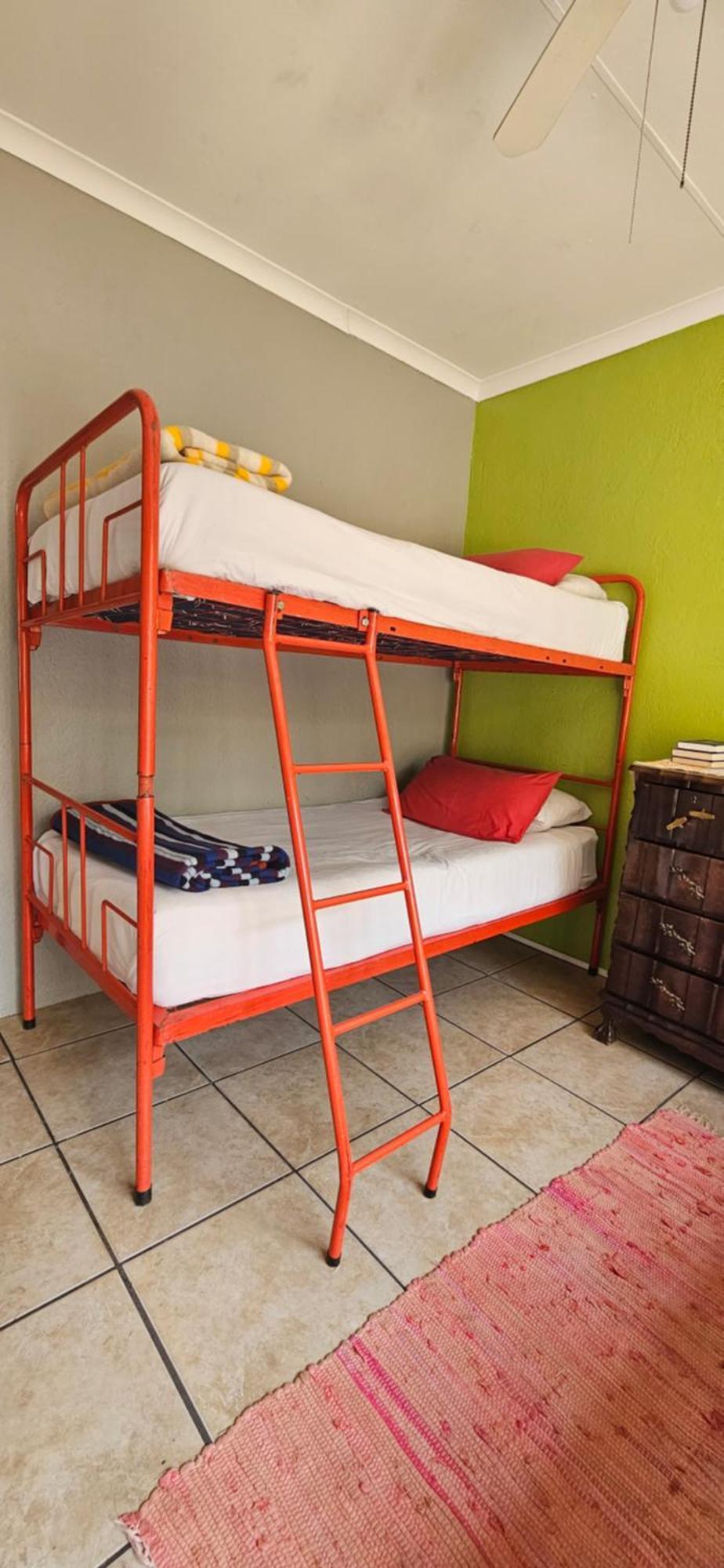 Old Vic Travellers Inn Nelspruit Mbombela ภายนอก รูปภาพ