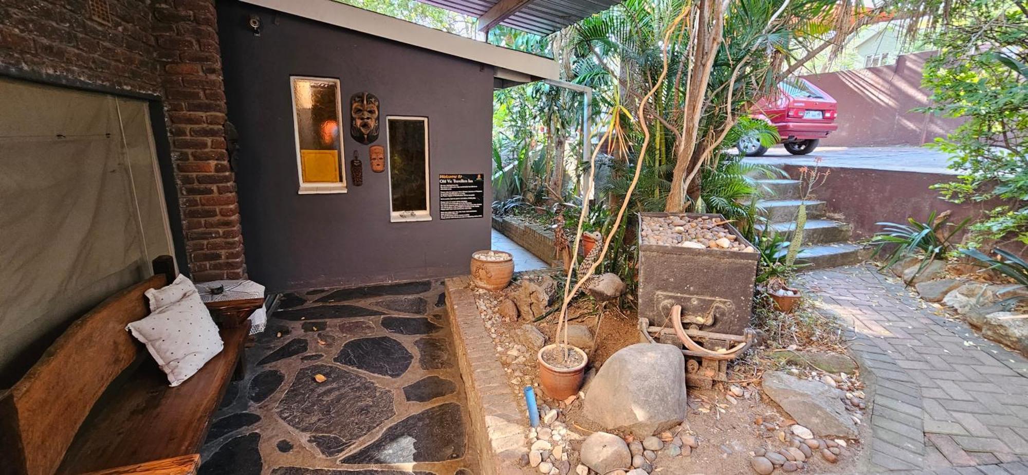 Old Vic Travellers Inn Nelspruit Mbombela ภายนอก รูปภาพ