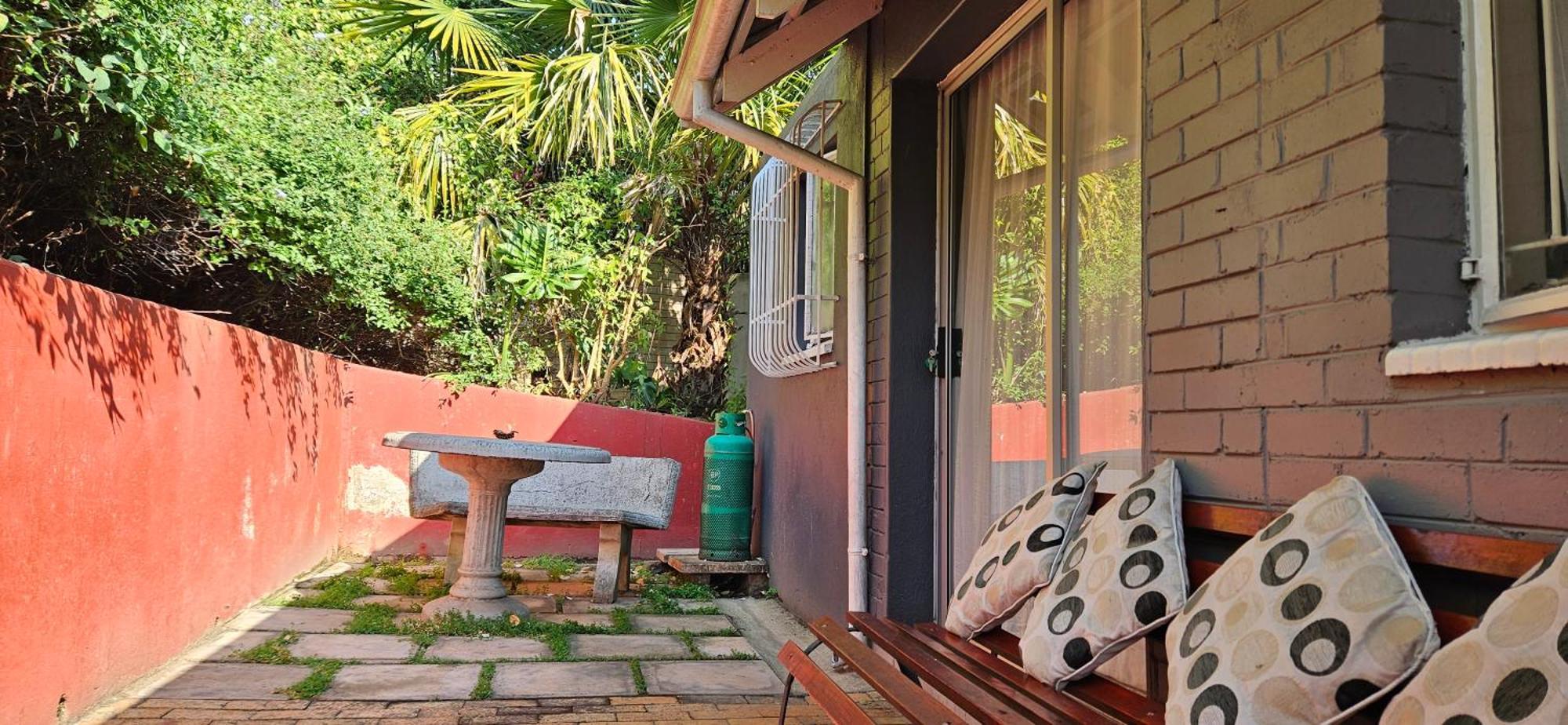 Old Vic Travellers Inn Nelspruit Mbombela ภายนอก รูปภาพ
