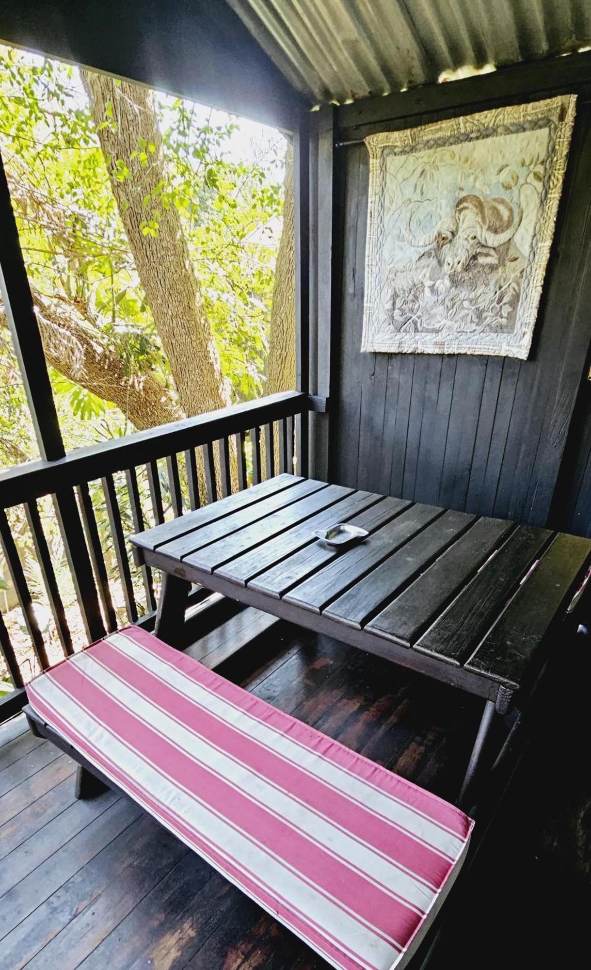 Old Vic Travellers Inn Nelspruit Mbombela ภายนอก รูปภาพ